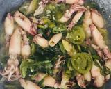 Foto langkah ke 4 dari resep 🦑🌶 Cumi Asin Cabai Hijau 🌶🦑.