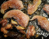 A picture of step 2 of Harvesting Bacon Drippings.
