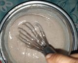 A picture of step 2 of White chocolate choco bar nuties.