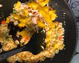 Foto langkah ke 4 dari resep 55. Pineapple fried rice (nasi goreng nanas khas thailand).