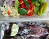 Foto langkah ke 1 dari resep Tumis Cumi Hitam.
