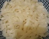 Foto langkah ke 2 dari resep Kwetiau Ayam Bakso Simple.
