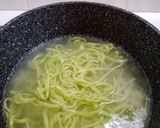 Foto langkah ke 5 dari resep Mie Ayam Hijau (Daun Katuk).