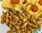 Foto del paso 9 de la receta: Pan de ajo con queso y tomates cherry🍅