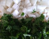 Foto del passaggio 2 della ricetta Mucver (Frittatine di zucchine al forno)