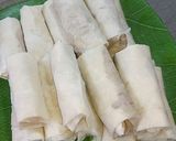 Foto langkah ke 4 dari resep Lumpia Isi Mie, Sosis dan Wortel.