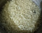 Foto langkah ke 1 dari resep Mie Telur Jajanan Anak SD.