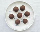 Foto langkah ke 6 dari resep Choco Balls.