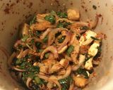 รูปขั้นตอนการทำที่ 3 ของ Spicy Herbs Milky Mushroom Salad