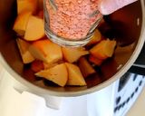 Une image de l'étape 2 de Soupe carottes potiron lentilles corail.