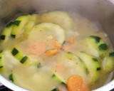 Foto del paso 2 de la receta: Crema de calabacín con isla de yogurt griego