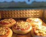Foto langkah ke 6 dari resep Roti Pizza Home Made tanpa ulen tanpa telur.