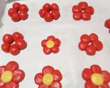 Foto langkah ke 2 dari resep Red blossom cookies🍪.