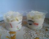 Foto langkah ke 2 dari resep [CookiesJunkie] Salad buah yogurt lychee drink.
