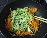 Foto del paso 2 de la receta Kinpira de zanahoria y calabacín