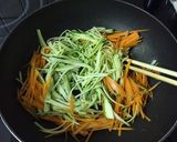 Foto del paso 2 de la receta: Kinpira de zanahoria y calabacín