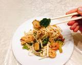 Stir-fry udon noodles με γαρίδες, τόφου και μπρόκολο φωτογραφία βήματος 15