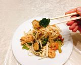 Φωτογραφία βήματος 15 της συνταγής Stir-fry udon noodles με γαρίδες, τόφου και μπρόκολο