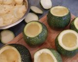 Une image de l'étape 1 de Courgettes rondes farcies à la ricotta et aux champignons.