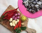 Foto langkah ke 1 dari resep Cumi Kuah Hitam.