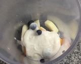 Foto del paso 3 de la receta Papilla de nísperos, arándanos y yogur 🍐