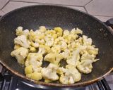 A picture of step 2 of Soya Chunks and Cauliflower Masala (High protein, nutritious).