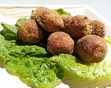Foto del passaggio 9 della ricetta Polpette di zucchine e ricotta con cuore filante