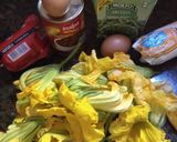 Foto del paso 1 de la receta: Flores de zapallo con relleno multicolor al horno