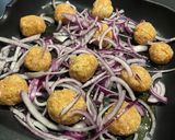 Une image de l'étape 4 de Boulettes de poulet au curry & ses coquillettes.