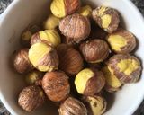 Hình bước làm 1 của món Gà om hạt dẻ