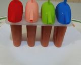 A picture of step 5 of Strawberry popsicles.