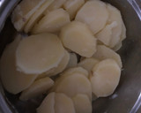 Foto del paso 1 de la receta: Patatas a lo pobre con huevo (con patata cocida)