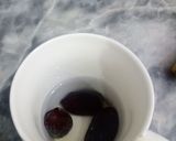 A picture of step 1 of Energy booster bananas date shake.