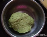 A picture of step 2 of Palak ki Roti.