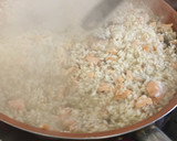 Foto del paso 3 de la receta: Risotto de salmón para chuparse los dedos!