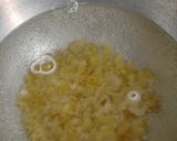 A picture of step 1 of White sauce pasta with garlic & spinach twist.