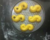 লুসেবুল্লার(lussebullar/lussekater recipe in Bengali) রেসিপি ধাপ - 13 ছবি