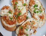 દાળો / ચીઝ ટોપિંગ્સ સાથે લસણ બ્રેડ (Garlic bread with beans and cheese toppings) રેસીપી સ્ટેપ1ફોટો