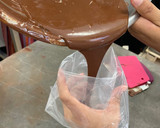 Foto del paso 4 de la receta: Bombones de chocolate rellenos de mazapán