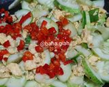 Foto langkah ke 3 dari resep Tumis Telur Timun.