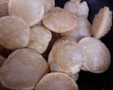 A picture of step 4 of Pani puri.
