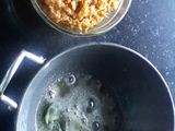 कच्च्या टोमॅटो कांद्याची चटणी (kacchya tomato kandyachi chutney recipe in marathi)