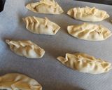 Foto del paso 2 de la receta: Empanadas de morcilla con queso feta y cebollino