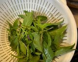 Hình bước làm 1 của món Vịt Xào Húng Quế