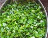 कांद्याची पात भाजी (kandyachi pat bhaji recipe in marathi) रेसिपी स्टेप 1 फोटो 