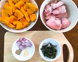 Hình bước làm 3 của món Canh bí đỏ giò heo