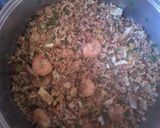Foto del paso 3 de la receta: Arroz chaufa y wantan de camarones en salsa de tamarindo