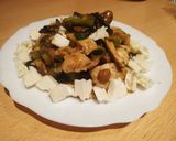 Foto del paso 3 de la receta: Pollo agridulce con habas, espinaca, champiñones