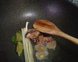 Foto langkah ke 2 dari resep 02. Tetelan ikan salmon dan jamur kancing kuah segar.