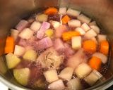 Hình bước làm 2 của món Canh rau củ hầm chân giò